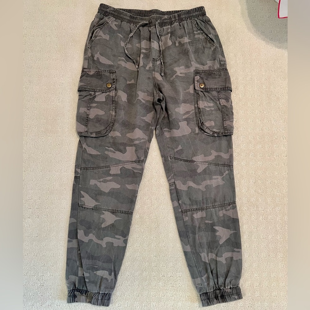 Neely camo joggers